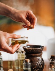 Ayurveda Sıcak Yağ Masajı ve Aromatik Köpük Banyosu (90 Dakika)