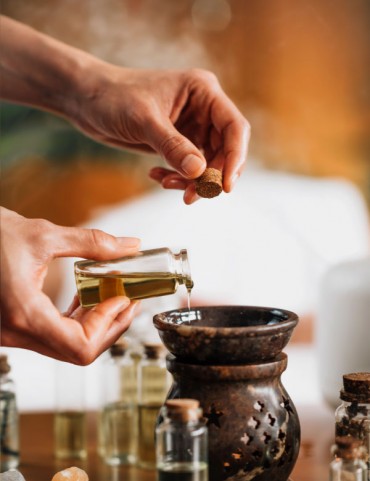 Ayurveda Sıcak Yağ Masajı ve Aromatik Köpük Banyosu (90 Dakika)